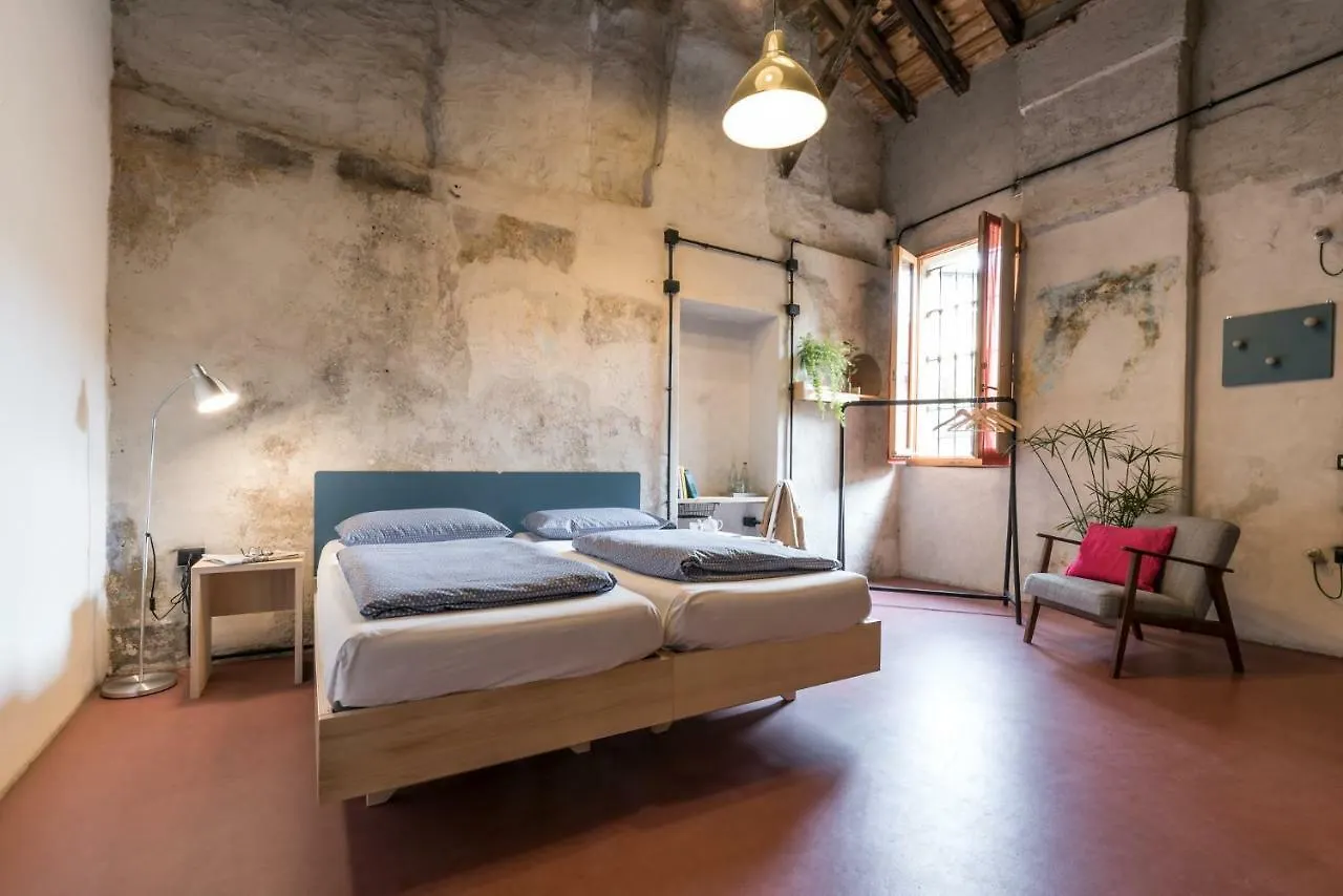 Albergue Un posto a Milano 0*,